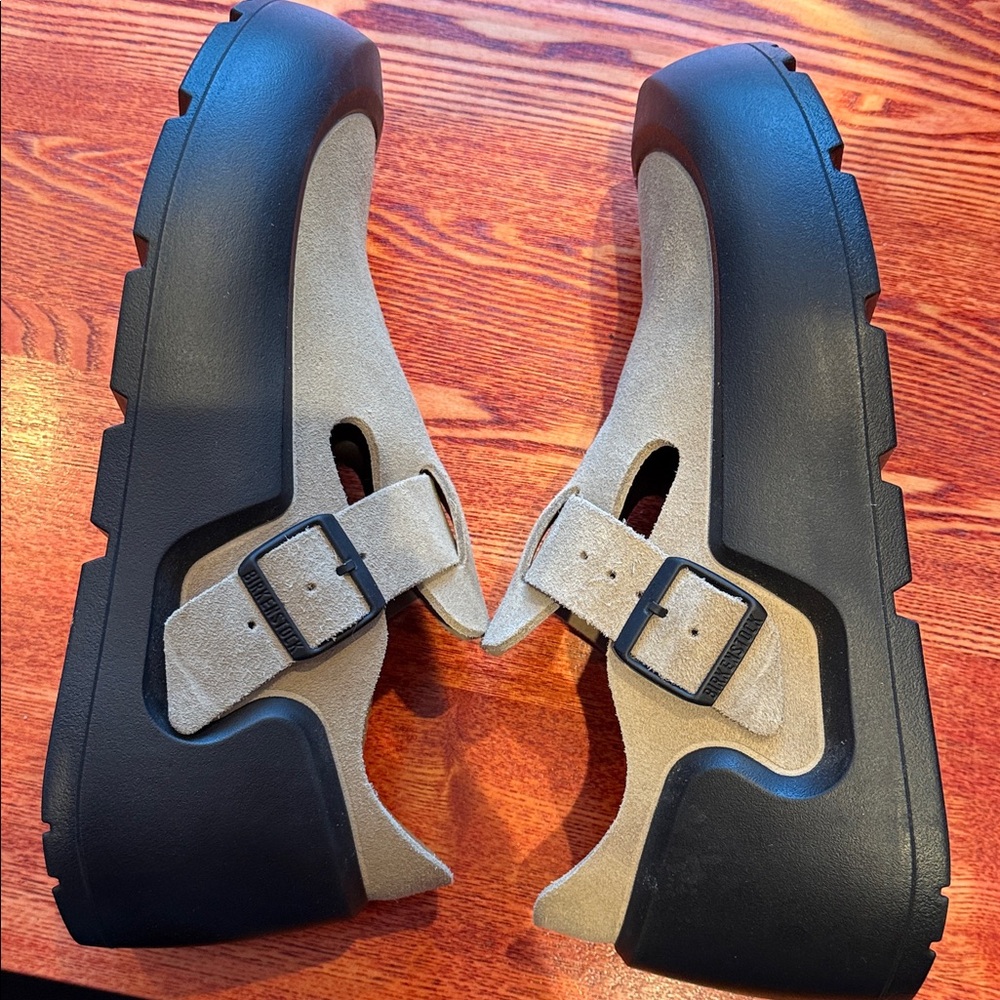Birkenstock Men's Tan Suede Loafers Size 44 Like New.
Purchased in Paris France - Picture 7 of 7